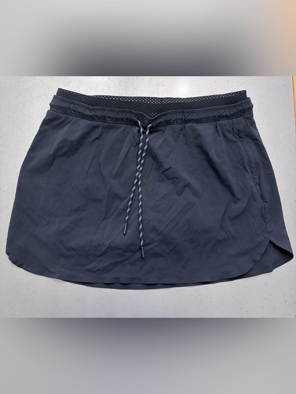 Athleta Women's Crest Skort Navy Blue Nylon with Drawstring and Pockets sz 16